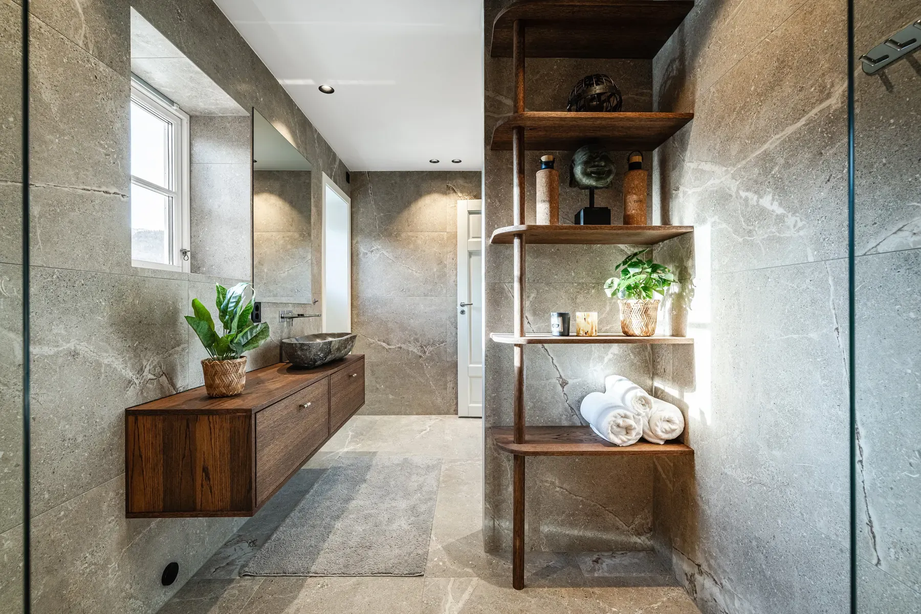 Bathroom with stone tiles, Hemsedal centre
