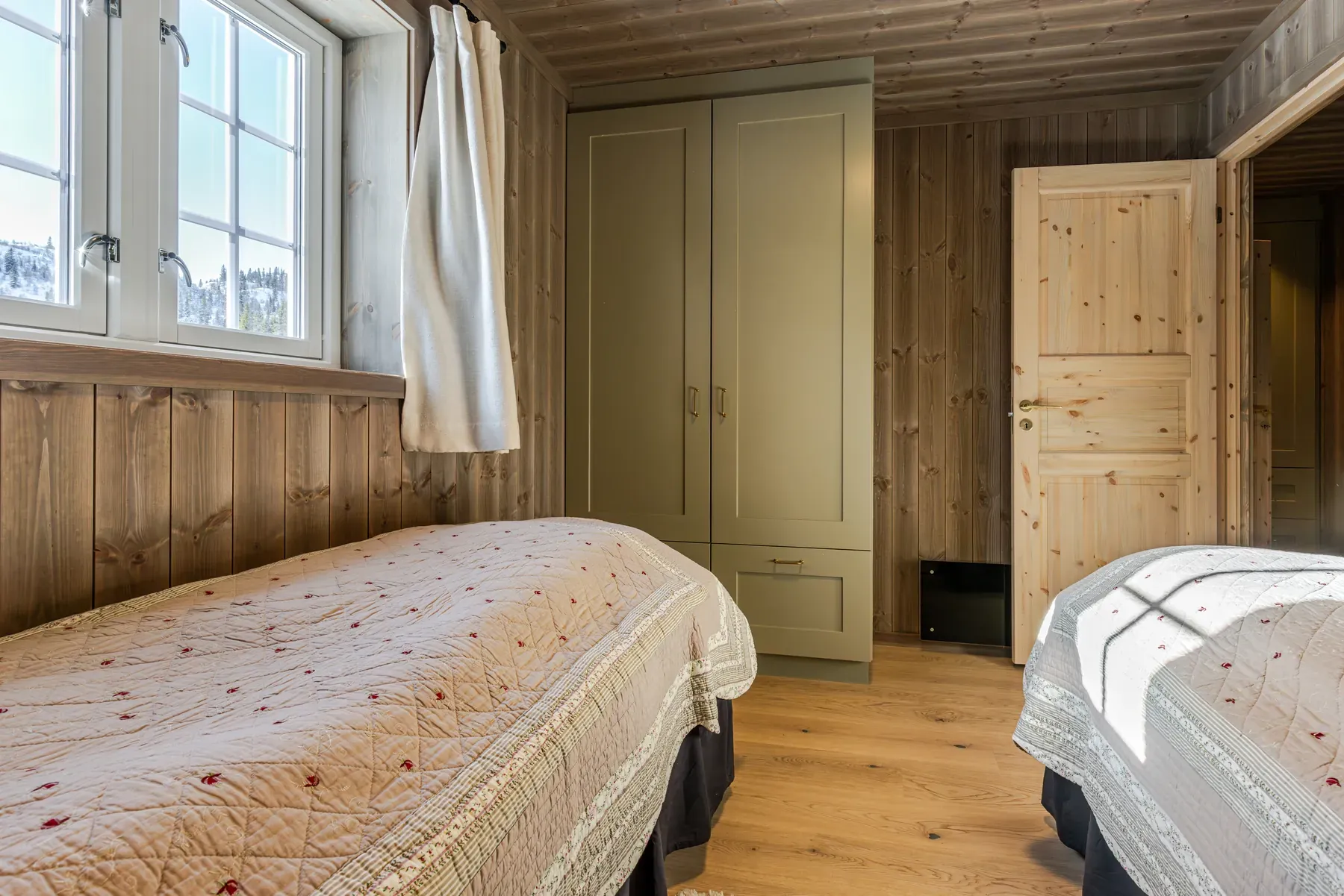 Soverom med innebygde skap